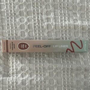 Peel-Off Lip Liner in Ultra Chic 02 Shade